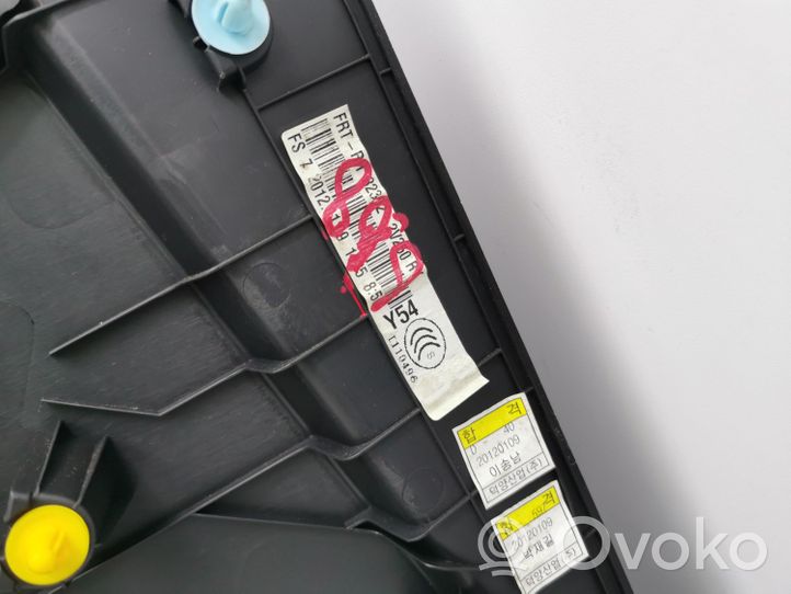 Hyundai Veloster Apmušimas priekinių durų (obšifke) 823602V900