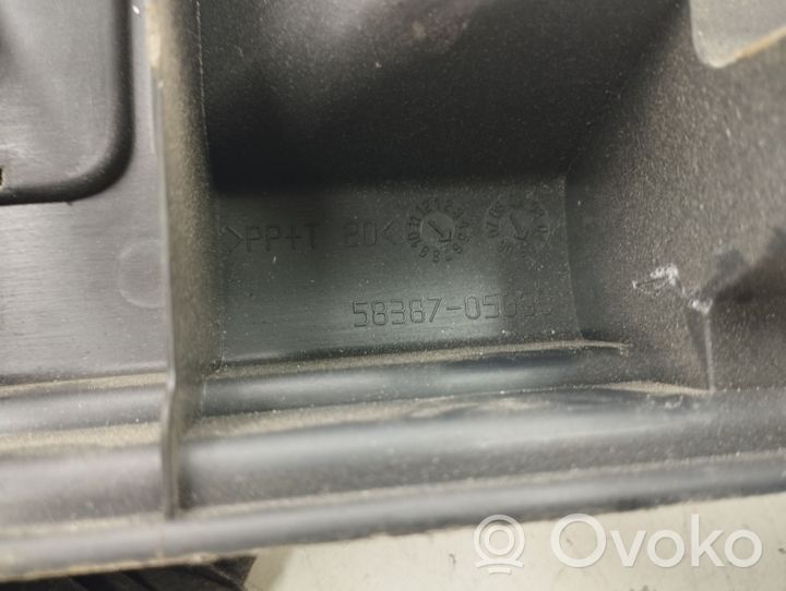Toyota Avensis T250 Tavaratilan kynnyksen suoja 5838705090