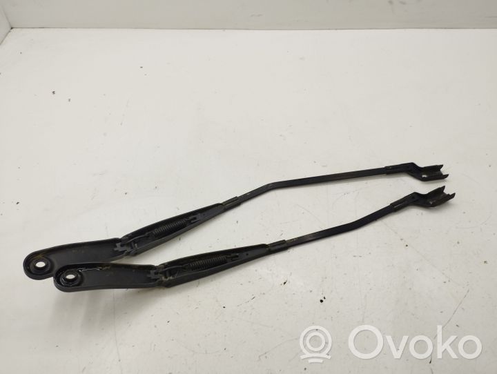 Volvo S60 Priekinio stiklo valytuvų kojelė 30753508