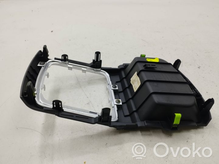 Hyundai i30 Rivestimento in plastica cornice della leva del cambio 84650A69004X