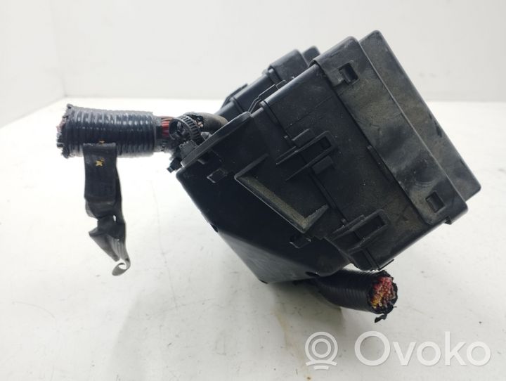 Mazda CX-7 Module de fusibles EG2166767