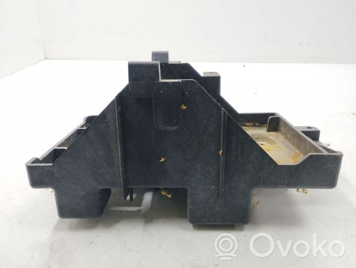 Mazda CX-7 Boîte de batterie K6805