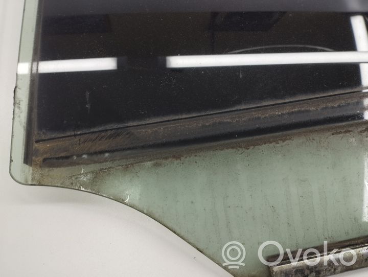 Toyota Avensis T270 Vitre de fenêtre porte arrière 