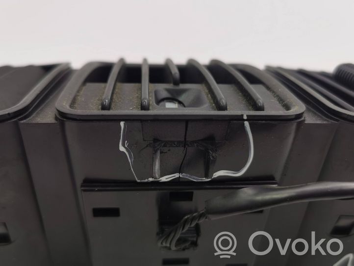 Chrysler Voyager Dash center air vent grill P12221076A