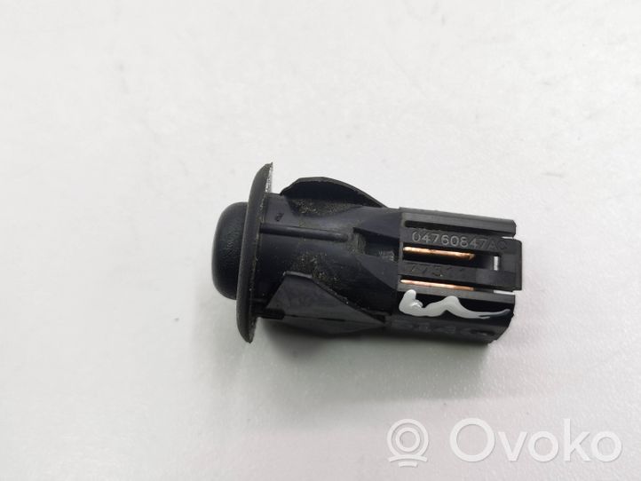 Chrysler 300 - 300C Interruptor para abrir la puerta trasera 04760847AC