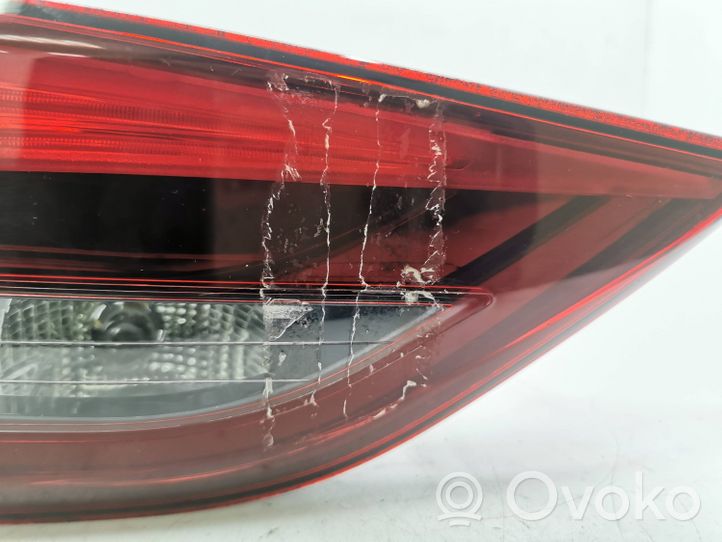 Toyota Avensis T270 Tailgate rear/tail lights E214079