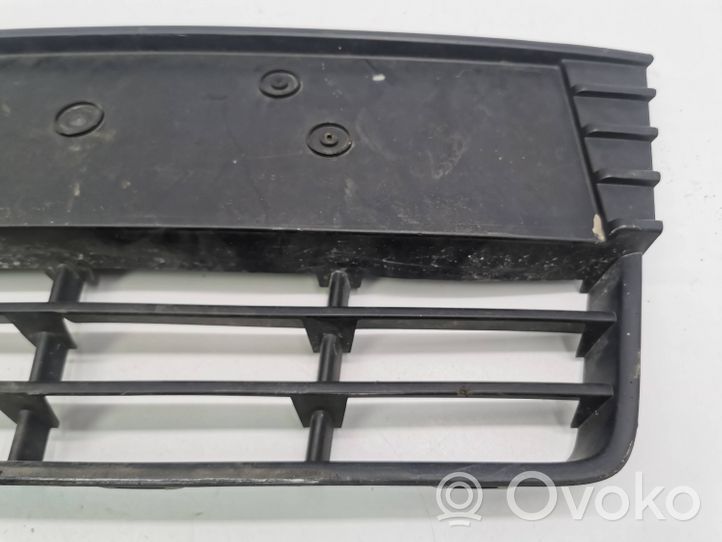 Ford C-MAX II Mascherina inferiore del paraurti anteriore BM5117K945A