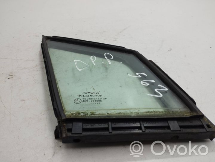 Toyota Avensis T270 Front door vent window glass four-door 43R001605