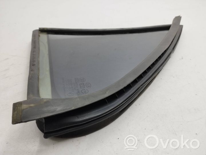 KIA Sorento Rear vent window glass 43R000382