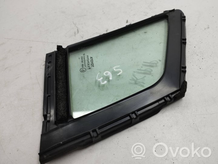 Toyota Avensis T270 Front door vent window glass four-door 43R001605