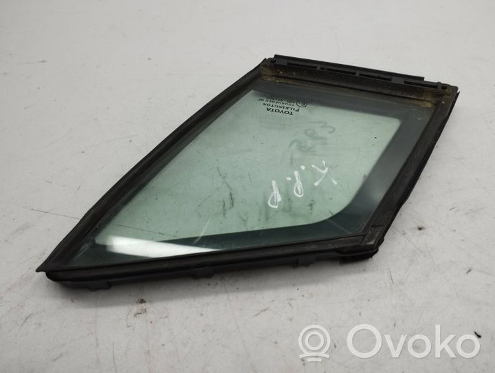 Toyota Avensis T270 Front door vent window glass four-door 43R001605