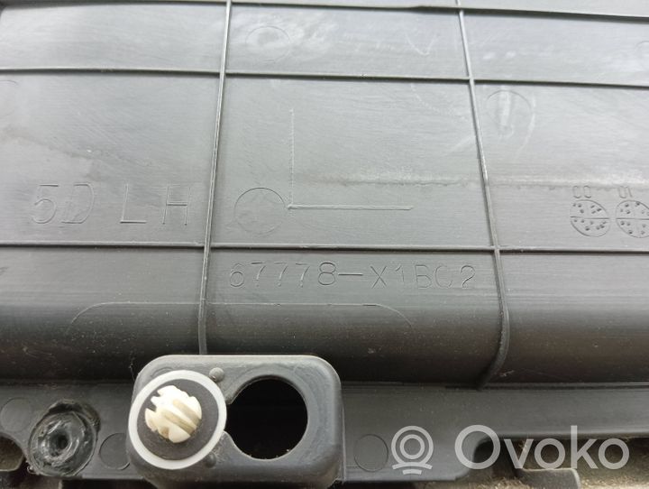 Toyota RAV 4 (XA20) Rivestimento del pannello della portiera anteriore 57778X1B02