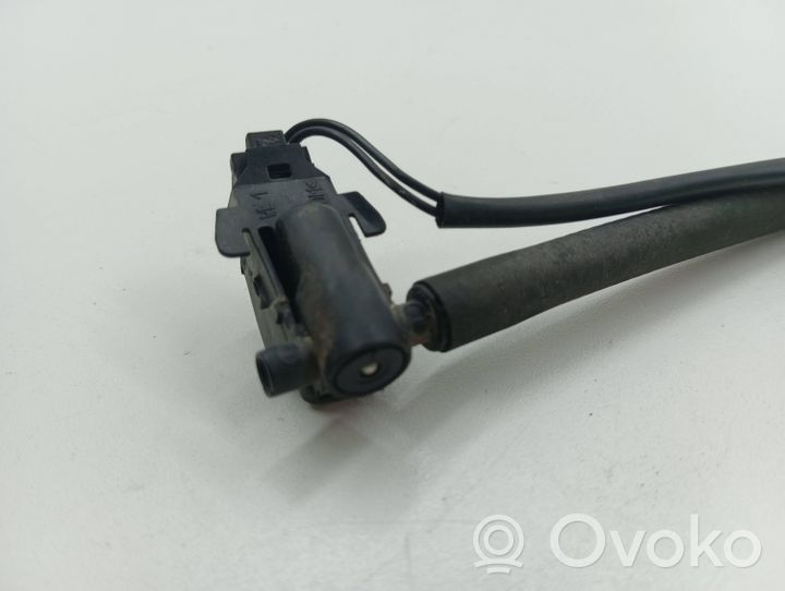 Mercedes-Benz B W245 Windshield washer spray nozzle 179458