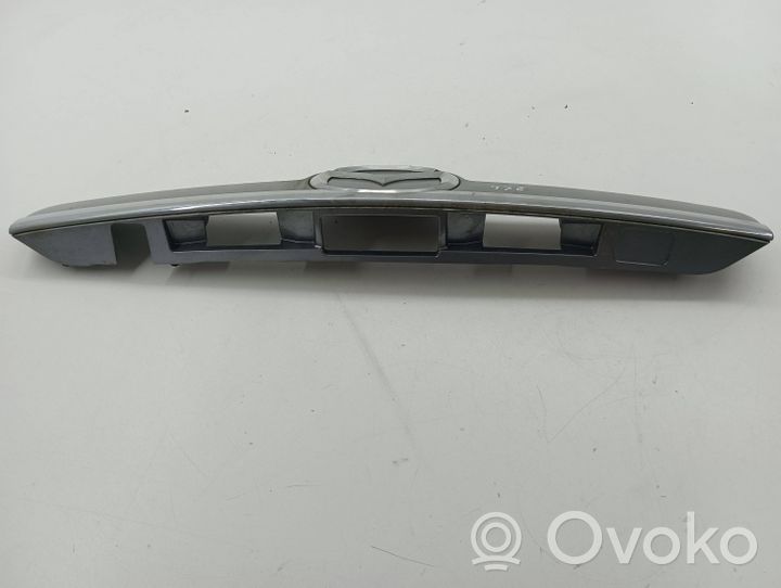 Mazda CX-7 Tailgate trim EH6650811