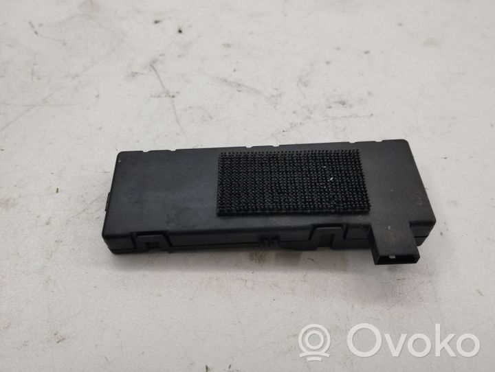 Opel Zafira C Aerial antenna amplifier 13500144