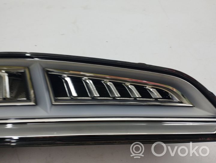 Audi Q5 SQ5 Aizmugurējais lukturis virsbūvē 80a945093b
