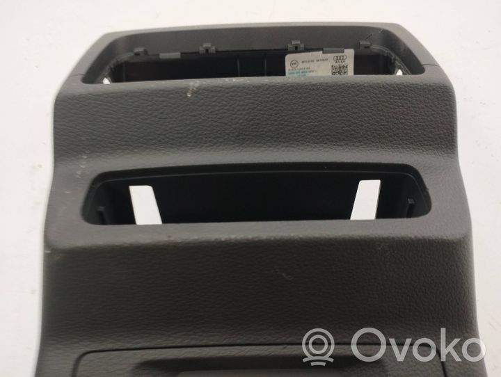 Audi Q5 SQ5 12 voltin pistorasia (takana) 80a863324