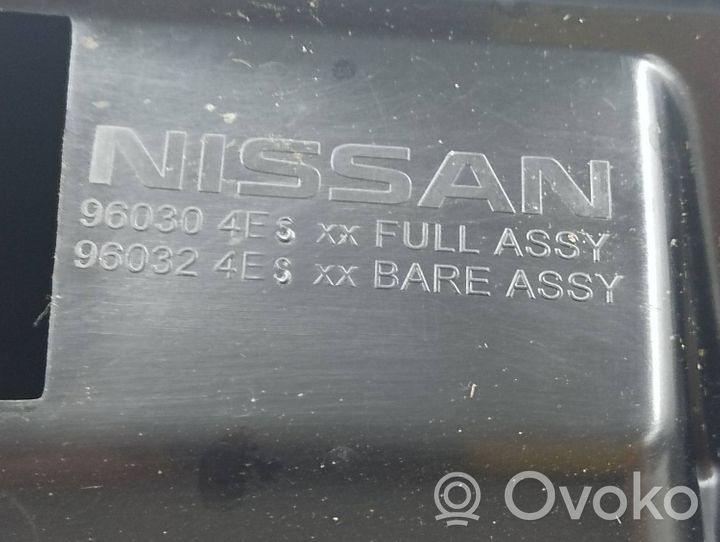 Nissan Qashqai Becquet de coffre 96034E