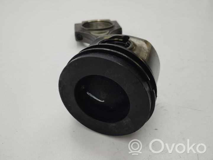 Toyota Avensis T270 Piston avec bielle 240615