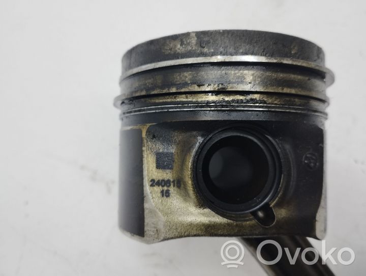 Toyota Avensis T270 Piston avec bielle 240615