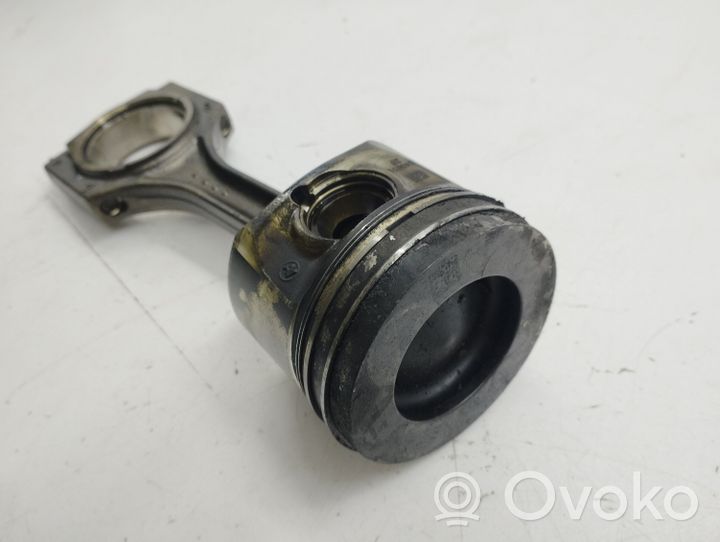 Toyota Avensis T270 Piston avec bielle 240615