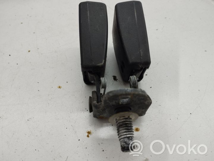 Ford Kuga I Klamra środkowego pasa bezpieczeństwa fotela tylnego 33031805