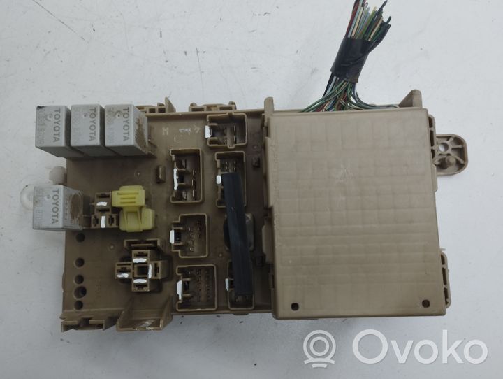 Toyota Corolla E120 E130 Module de fusibles 8264102040