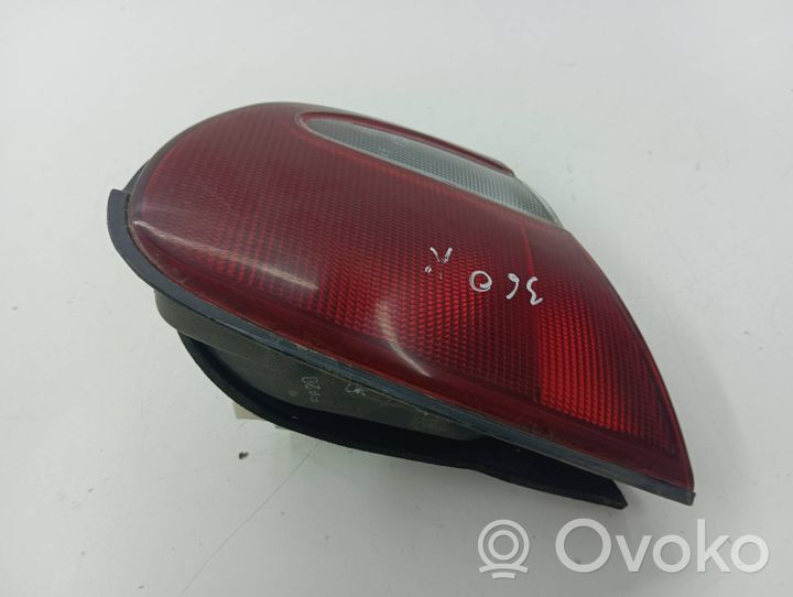 Mazda Xedos 6 Lampy tylnej klapy bagażnika 0431413L