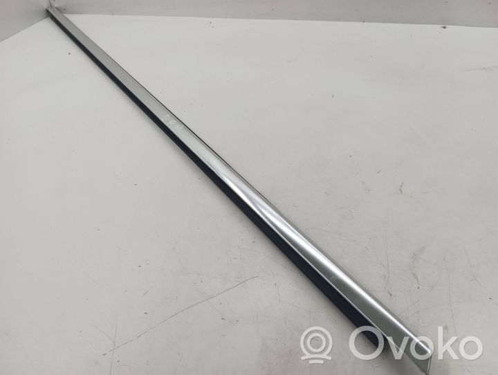 Porsche Cayenne (92A) Rivestimento modanatura del vetro della portiera anteriore 