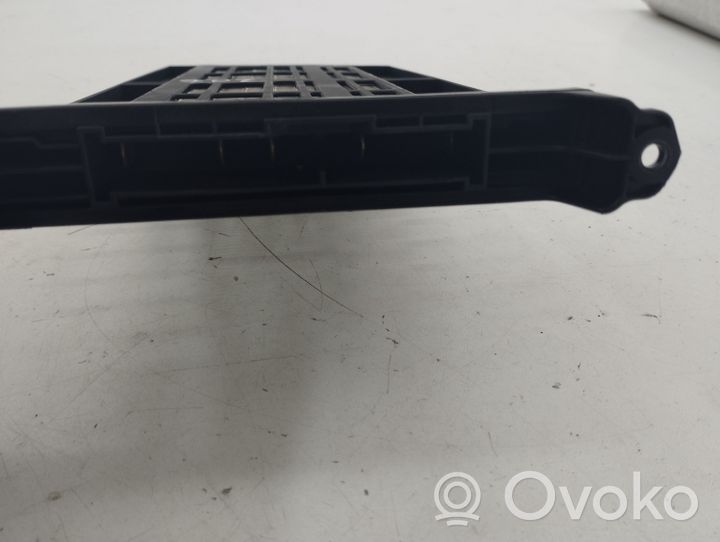 Audi Q5 SQ5 Sähköinen ohjaamon lämmittimen säteilylämmitin 8W0819011A
