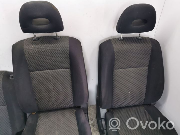 Nissan X-Trail T31 Set interni 