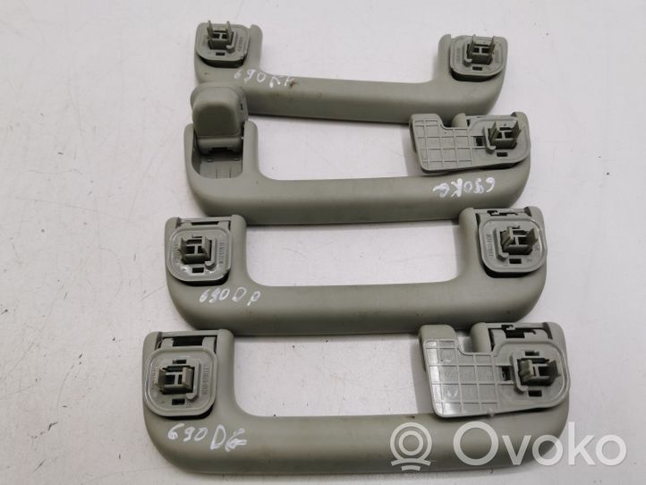 Toyota RAV 4 (XA40) Un set di maniglie per il soffitto 1746132130