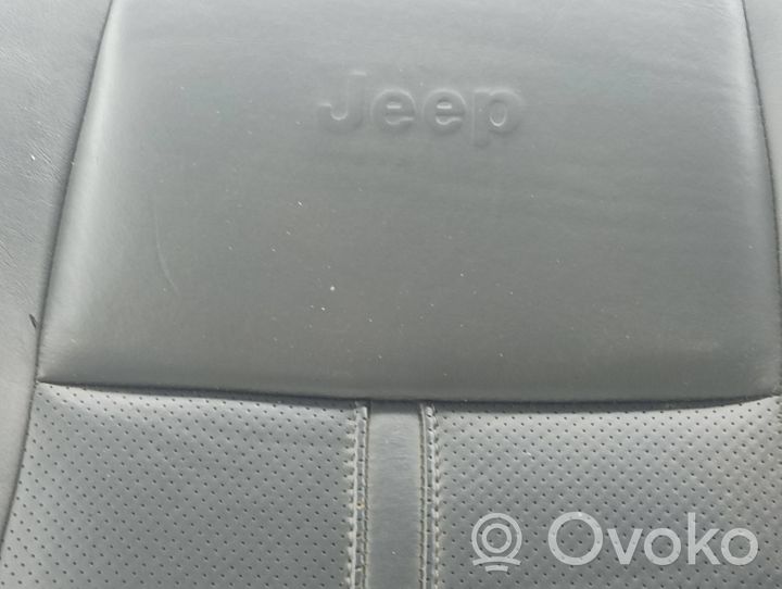 Jeep Grand Cherokee (WK) Istuimen verhoilu 