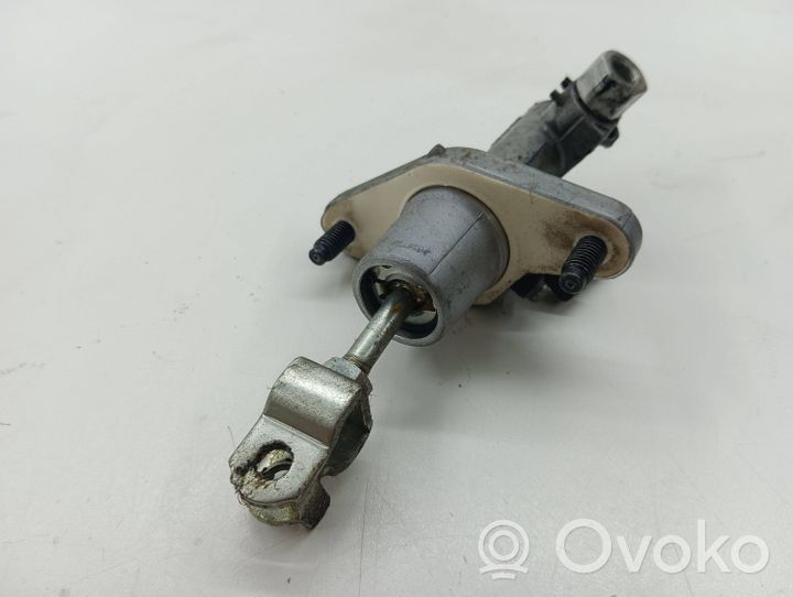 Honda CR-V Clutch slave cylinder 