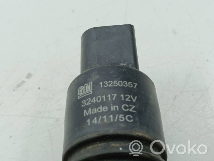 Opel Astra J Pompe de lave-glace de pare-brise 3240117