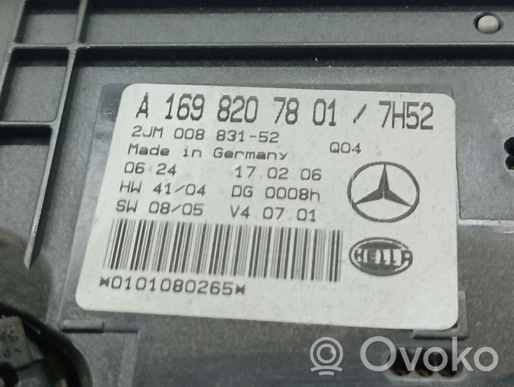 Mercedes-Benz B W245 Priekinių vietų apšvietimo žibintas A1698206801