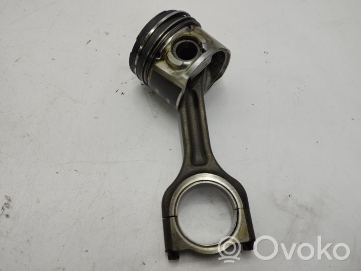 Ford Focus C-MAX Piston with connecting rod 