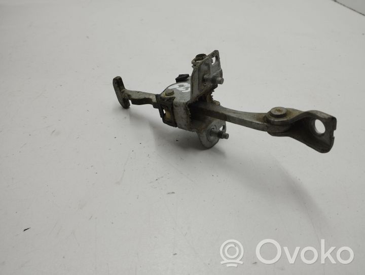 Opel Vectra C Front door check strap stopper 09229749