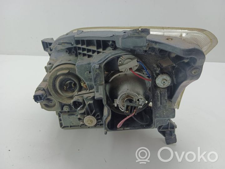 Toyota Avensis T250 Lampa przednia 00A021A01