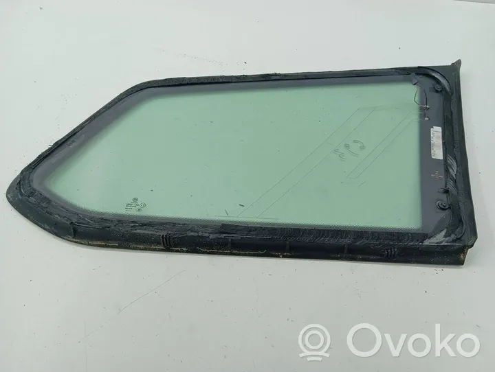 Volkswagen PASSAT B8 Rear side window/glass 3G9845297