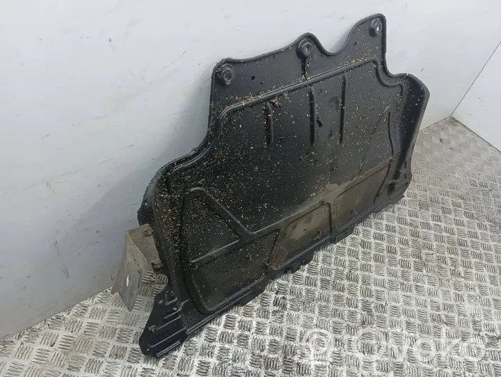 Volkswagen PASSAT B8 Engine splash shield/under tray 5Q0825236