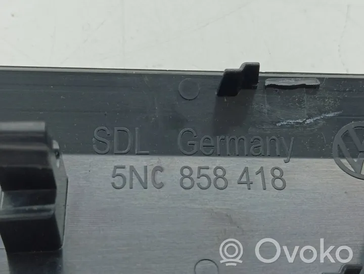 Volkswagen Tiguan Ramka schowka deski rozdzielczej 5NC858418