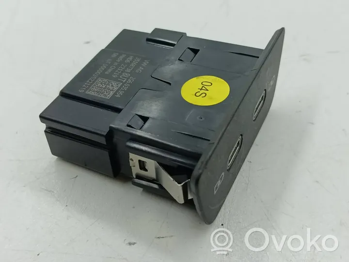 Volkswagen Golf VIII Connecteur/prise USB 2G6035954