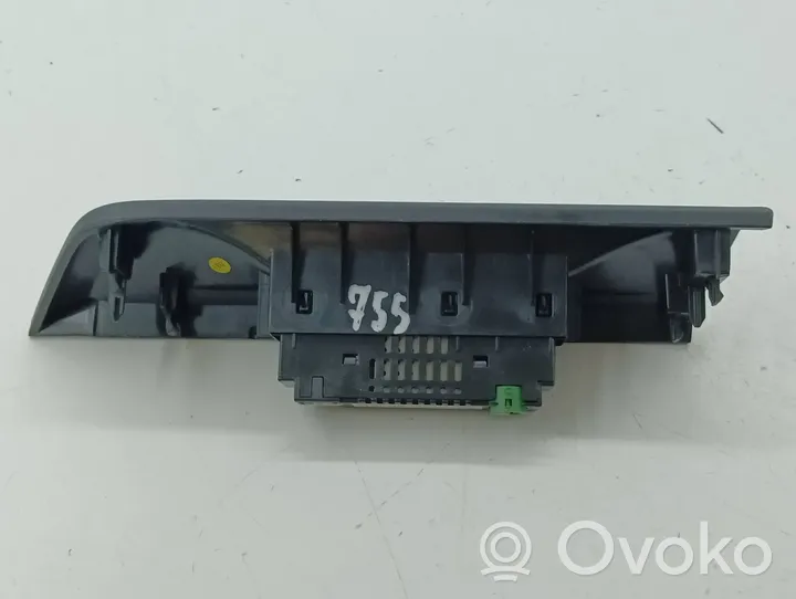 Volkswagen Golf VIII Connettore plug in USB 5NA035736