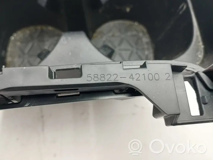 Toyota RAV 4 (XA50) Przedni uchwyt na kubek tunelu środkowego 5882242100