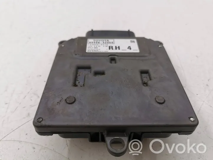 Toyota RAV 4 (XA50) Module de contrôle de ballast LED 899084206