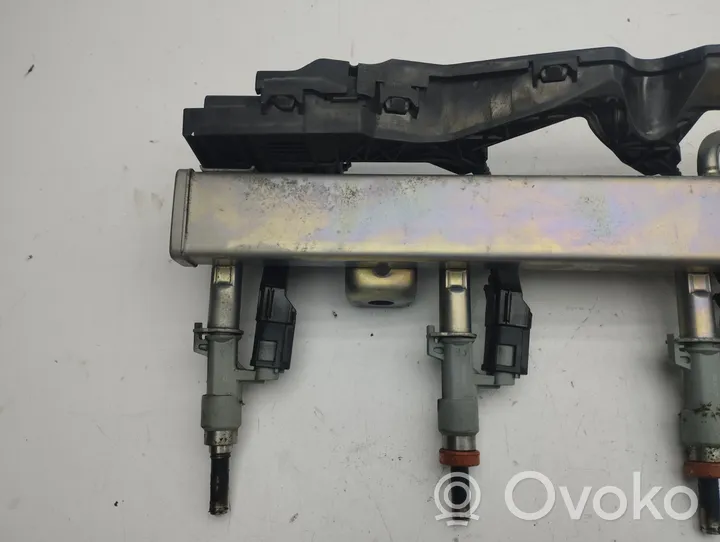 Toyota RAV 4 (XA50) Kit d'injecteurs de carburant 8212533180