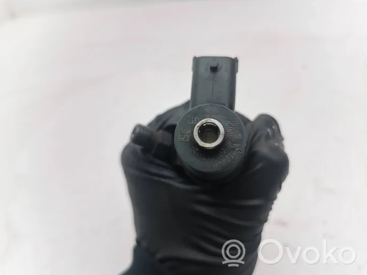 Opel Zafira C Injecteur de carburant 0445110327