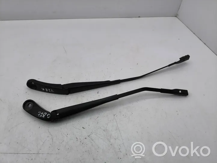 Audi A1 Bras d'essuie-glace avant 82c955408