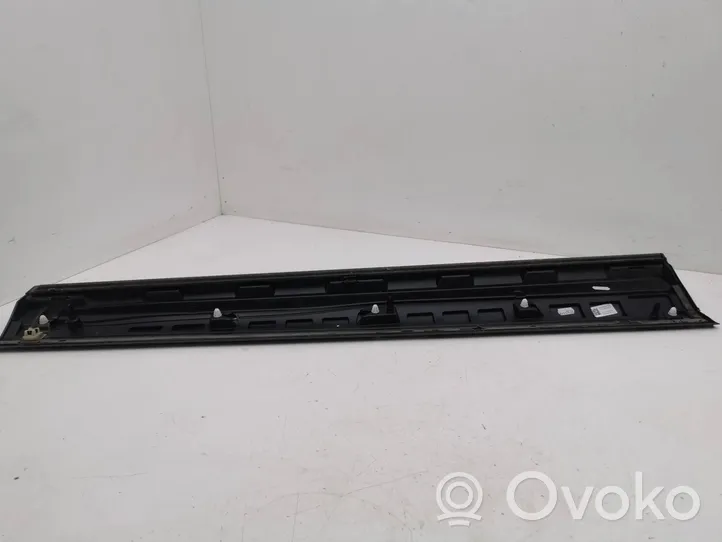 Audi Q2 - Etuoven lista (muoto) 81A853959A